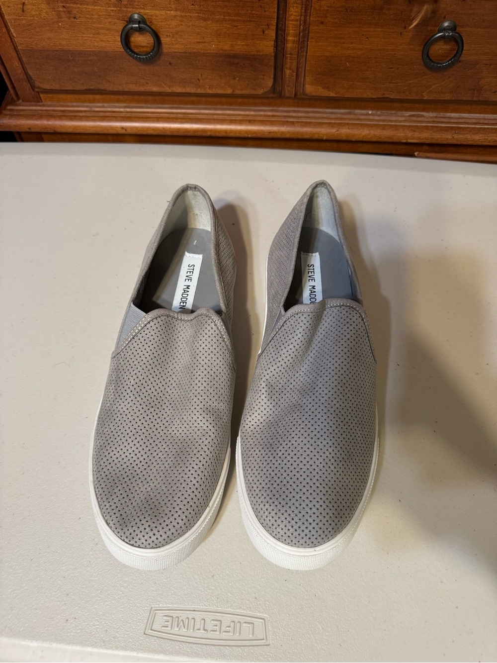 STEVE MADDEN Women's Zarayy Slip On Perforated Casual Stylish Sneakers Size 9